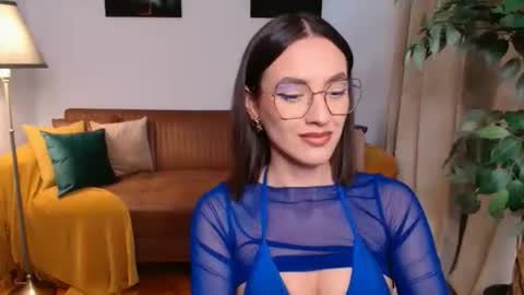 Vivienne online show from 05.03.26