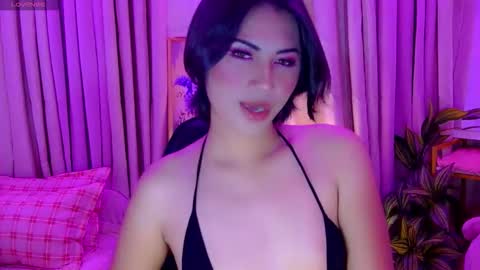 Snapshot of vixenluscious chatting on 10.23.25 vixenluscious online show from 10.23.25