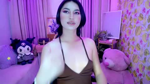 Snapshot of vixenluscious chatting on 11.19.25 vixenluscious online show from 11.19.25