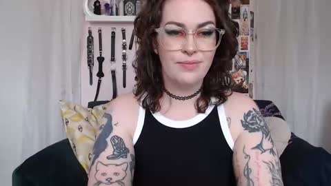 Snapshot of vixinvvitch chatting on 06.10.26 VIXIN online show from 06.10.26