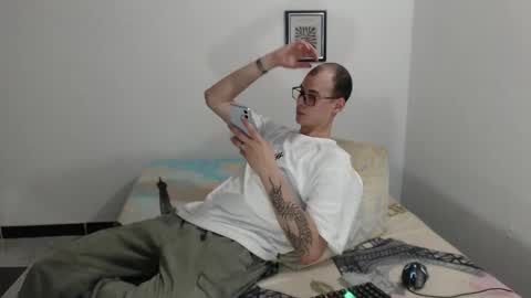 Snapshot of vlad__night chatting on 02.28.26 Vlad online show from 02.28.26