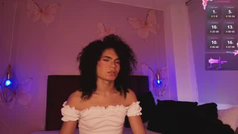Snapshot of vnuss__ chatting on 06.25.26 VENUS online show from 06.25.26