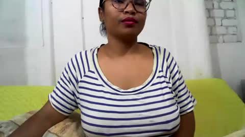 Snapshot of voagelle chatting on 12.31.24 voagelle online show from 12.31.24