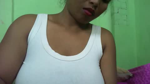 Snapshot of voagelle chatting on 09.16.25 voagelle online show from 09.16.25