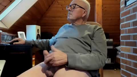 Snapshot of vonrex1 chatting on 12.07.24 heinz online show from 12.07.24