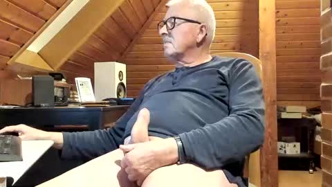 Snapshot of vonrex1 chatting on 01.21.25 heinz online show from 01.21.25