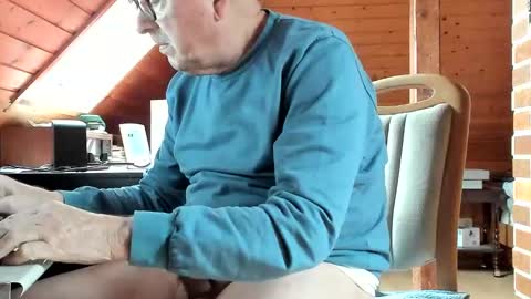 Snapshot of vonrex1 chatting on 01.22.25 heinz online show from 01.22.25