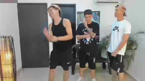 Snapshot of voyeurism_guys chatting on 09.10.25 voyeurism_guys online show from 09.10.25