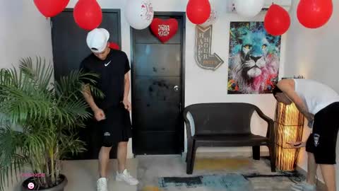 Snapshot of voyeurism_guys chatting on 09.21.25 voyeurism_guys online show from 09.21.25