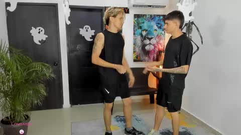 Snapshot of voyeurism_guys chatting on 10.09.25 voyeurism_guys online show from 10.09.25