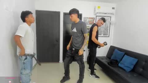 Snapshot of voyeurism_guys chatting on 03.10.26 voyeurism_guys online show from 03.10.26