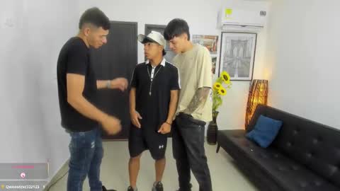 Snapshot of voyeurism_guys chatting on 03.11.26 voyeurism_guys online show from 03.11.26