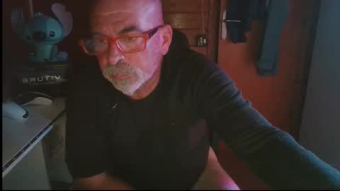 Snapshot of vuda77 chatting on 10.09.25 oscar online show from 10.09.25