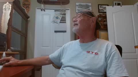 Snapshot of vueuorme chatting on 02.15.26 Vueuorme online show from 02.15.26