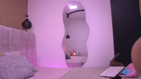 Snapshot of vvioleta_ chatting on 06.27.26 Violeta online show from 06.27.26