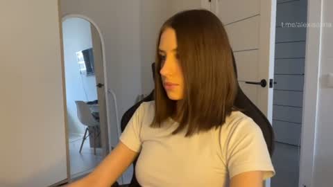 Snapshot of vx_arina chatting on 06.27.26 Arina online show from 06.27.26