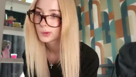 Snapshot of w1xll chatting on 07.09.26 Nana online show from 07.09.26