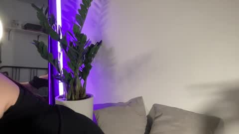 Alice  Before pvt write to me in PM  online show from 02.28.25