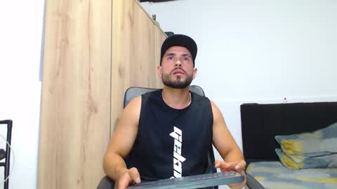 Snapshot of walter_brownn01 chatting on 11.06.25 WALTER BROWN online show from 11.06.25