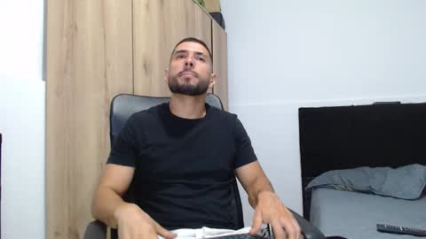 Snapshot of walter_brownn01 chatting on 11.18.25 WALTER BROWN online show from 11.18.25