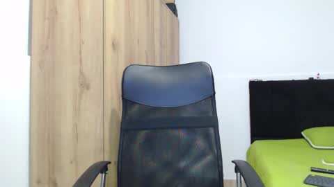 Snapshot of walter_brownn01 chatting on 11.24.25 WALTER BROWN online show from 11.24.25