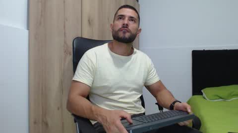 Snapshot of walter_brownn01 chatting on 11.26.25 WALTER BROWN online show from 11.26.25