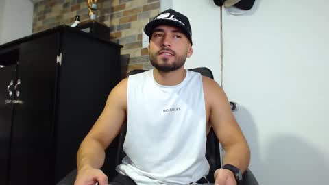 Snapshot of walter_brownn01 chatting on 12.18.25 WALTER BROWN online show from 12.18.25