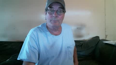 Snapshot of wbfarm chatting on 10.14.25 WB Farm online show from 10.14.25