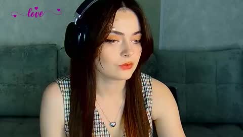 Snapshot of weareyoursun chatting on 03.01.25 Alice online show from 03.01.25