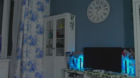 Snapshot of weed_princesss chatting on 12.29.24  moon  online show from 12.29.24