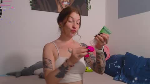 Snapshot of weed_princesss chatting on 09.14.25  moon  online show from 09.14.25