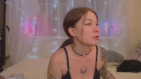 Snapshot of weed_princesss chatting on 01.15.26 moon online show from 01.15.26