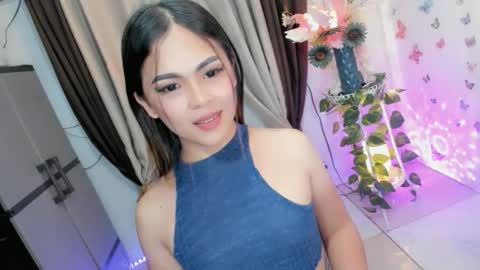 Snapshot of wellcumbabyxx chatting on 03.12.26 Hi Im LOVIE Please dont forget to follow and thumbs up me online show from 03.12.26