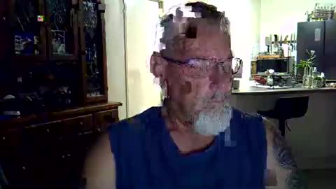 Snapshot of wellhelloo chatting on 02.13.26 Wellhelloo online show from 02.13.26