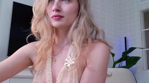 Snapshot of wellicaren chatting on 04.07.26 CAREN online show from 04.07.26