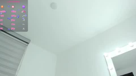 Snapshot of wen95_ chatting on 11.22.25 Wen online show from 11.22.25