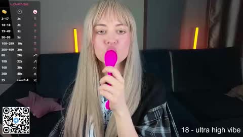 Snapshot of wendylovelylovew chatting on 09.22.25 Wendy online show from 09.22.25