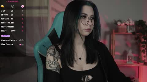 Snapshot of wesleegray chatting on 10.26.25 little girl who is always rightLisa online show from 10.26.25