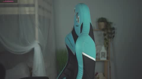 Snapshot of wesleegray chatting on 11.24.25 little girl who is always rightLisa online show from 11.24.25