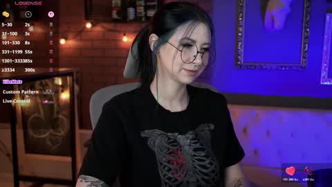 Snapshot of wesleegray chatting on 11.29.25 little girl who is always rightLisa online show from 11.29.25