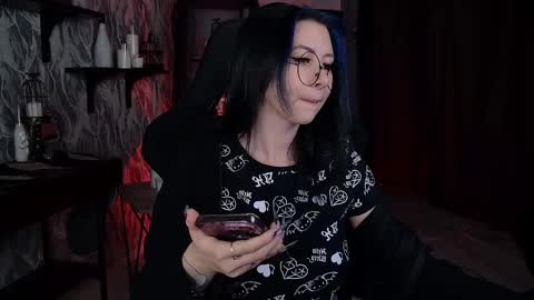 Snapshot of wesleegray chatting on 11.30.25 little girl who is always rightLisa online show from 11.30.25