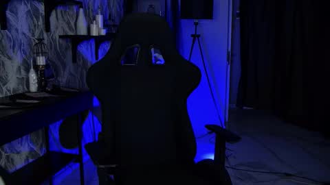 Snapshot of wesleegray chatting on 12.01.25 little girl who is always rightLisa online show from 12.01.25