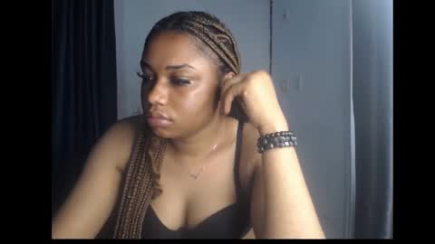 Snapshot of wet_juicypussy chatting on 12.11.24 queen online show from 12.11.24