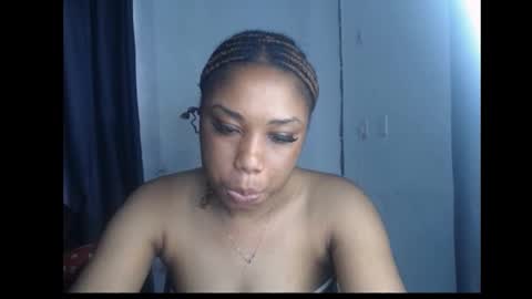 Snapshot of wet_juicypussy chatting on 12.19.24 queen online show from 12.19.24
