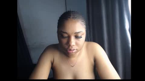 Snapshot of wet_juicypussy chatting on 12.27.24 queen online show from 12.27.24
