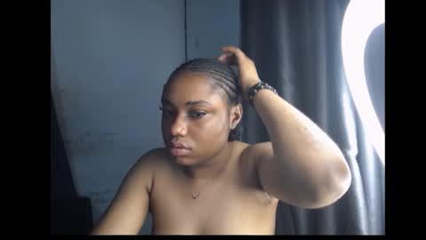 Snapshot of wet_juicypussy chatting on 12.27.24 queen online show from 12.27.24