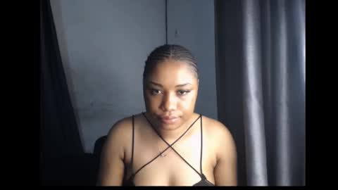 Snapshot of wet_juicypussy chatting on 12.27.24 queen online show from 12.27.24