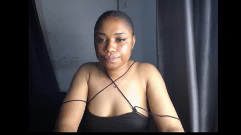 Snapshot of wet_juicypussy chatting on 12.27.24 queen online show from 12.27.24