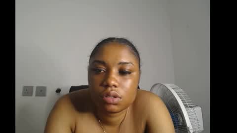 Snapshot of wet_juicypussy chatting on 12.31.24 queen online show from 12.31.24
