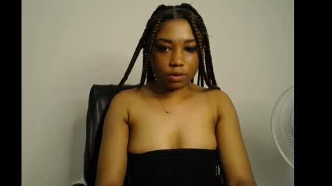 Snapshot of wet_juicypussy chatting on 01.03.25 queen online show from 01.03.25